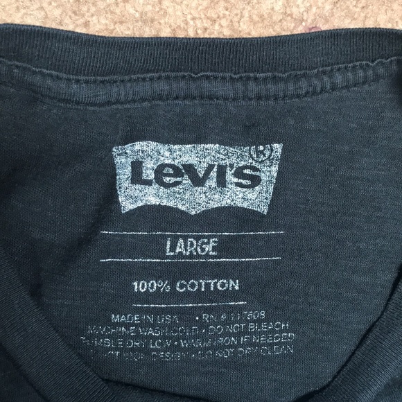 Vintage Levi’s Shirt - Picture 3 of 3